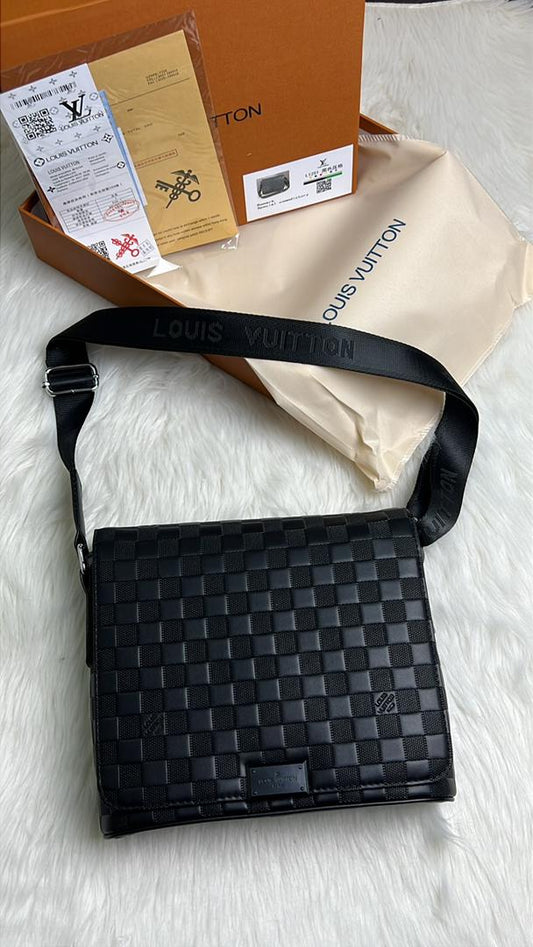 Louis Vuitton District PM Damier + BOX